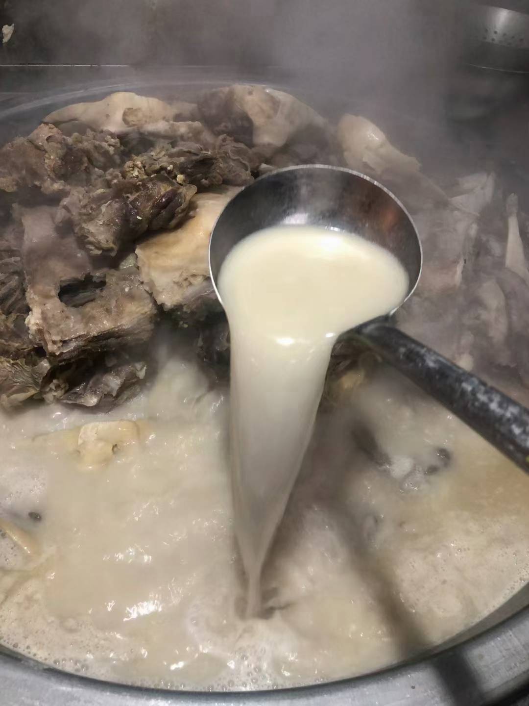 正宗单县羊肉汤羊杂汤配方技术教学羊汤馆的配方配菜主食汤的熬制视频教程