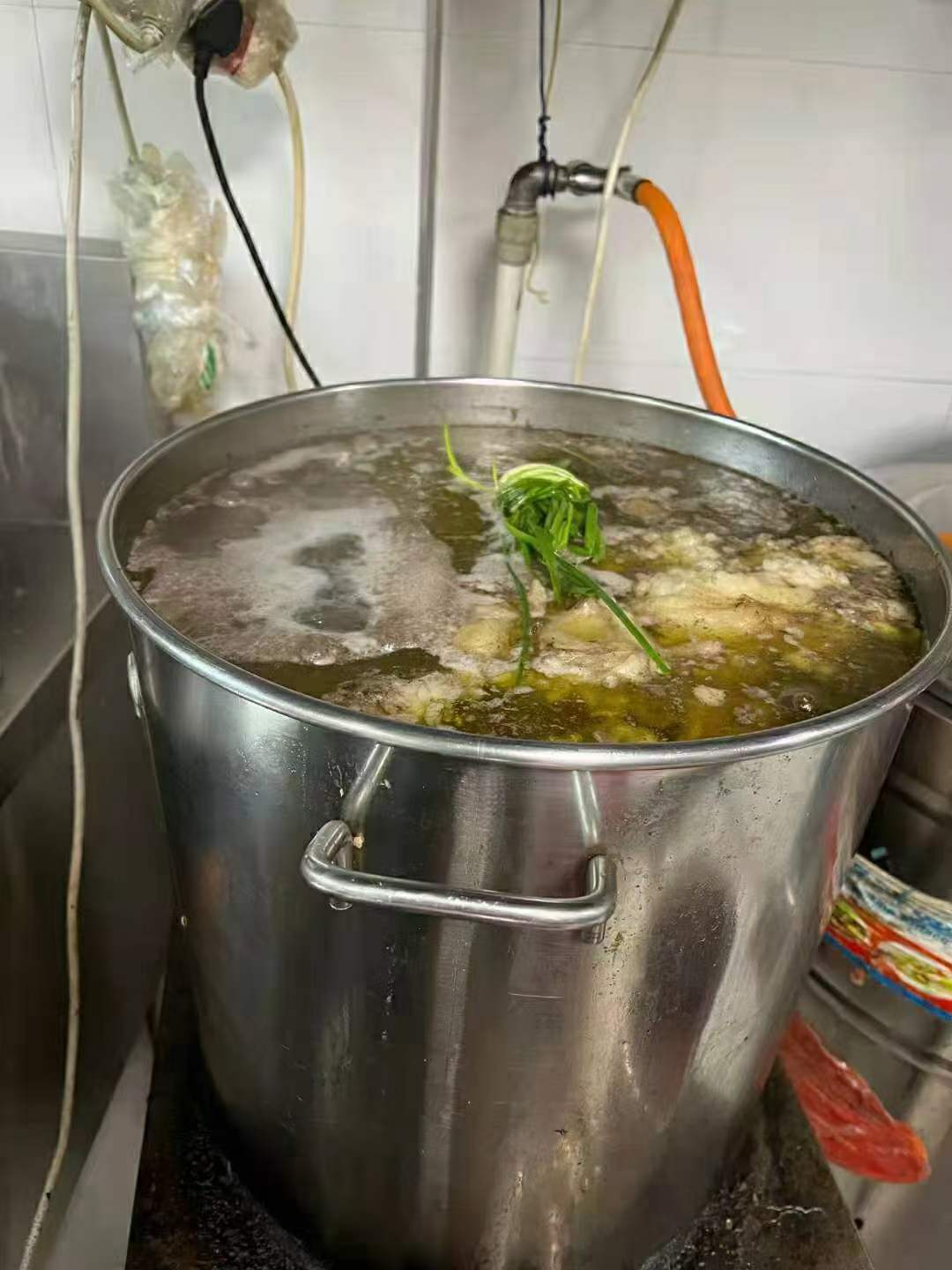 贵州花溪牛肉粉技术配方教程培训商用摆摊网红小吃高汤配料方法