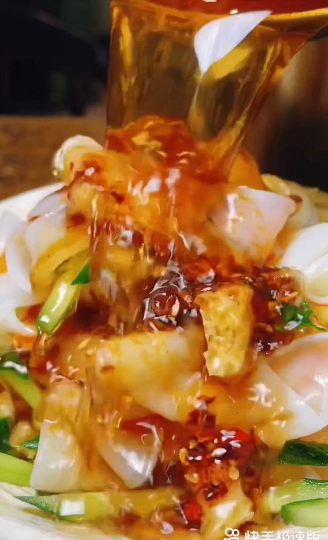 正宗拌凉皮小吃技术配方河南濮阳小吃卷裹凉皮做法配方视频摆摊开店商用