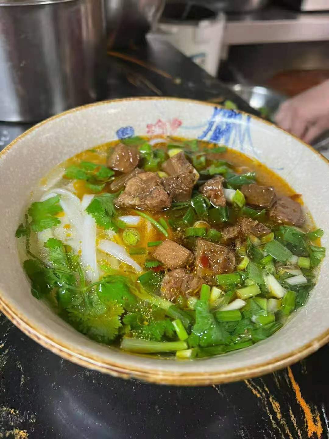 贵州花溪牛肉粉技术配方教程培训商用摆摊网红小吃高汤配料方法